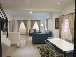 Exquisite 2 bedroom condo with pool, gym, wifi and 24hrs power